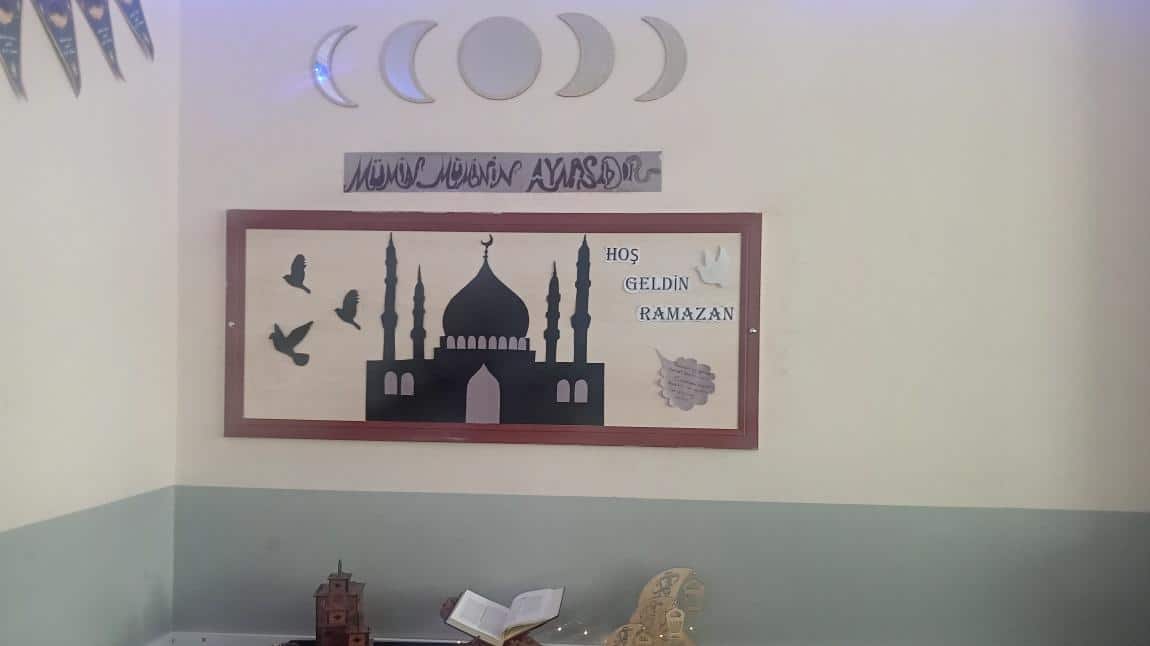 Okulumuzda Ramazan Ayı Dolayısıyla Ramazan Panosu Yarışması Yapıldı